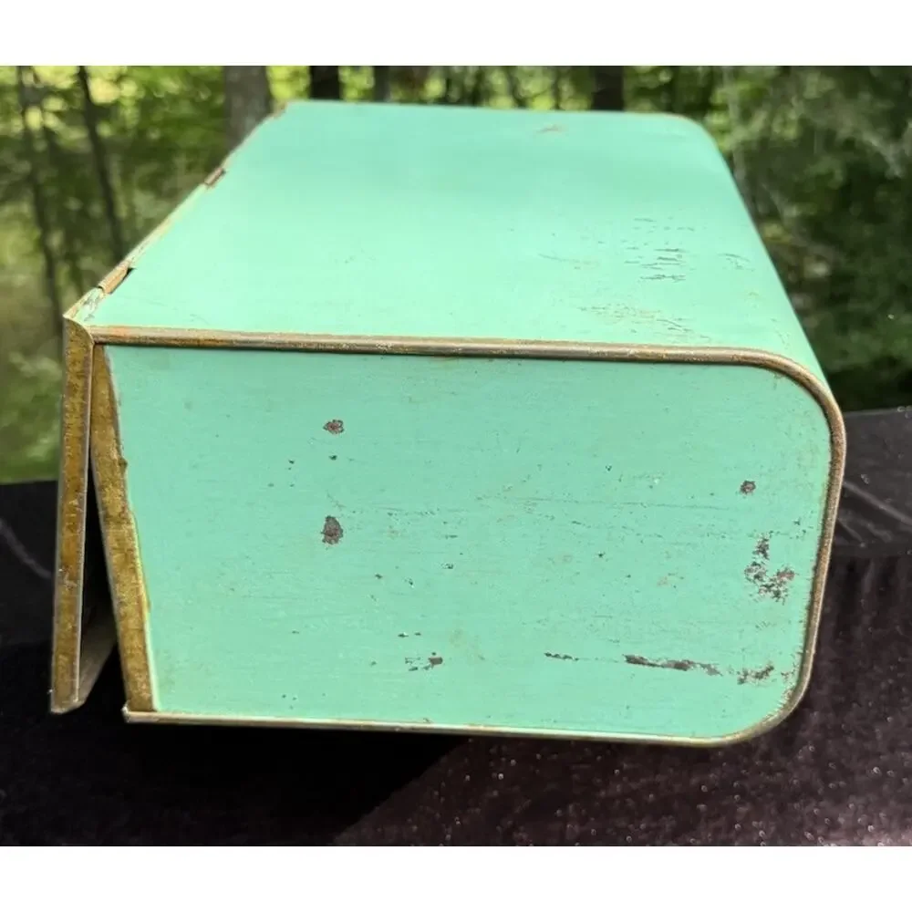 Vintage 1950’s Ransburg Metal Bread Box Locking Lid All Original